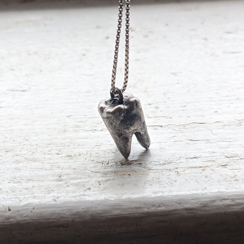 Tooth Pendant - Picture 3 of 8
